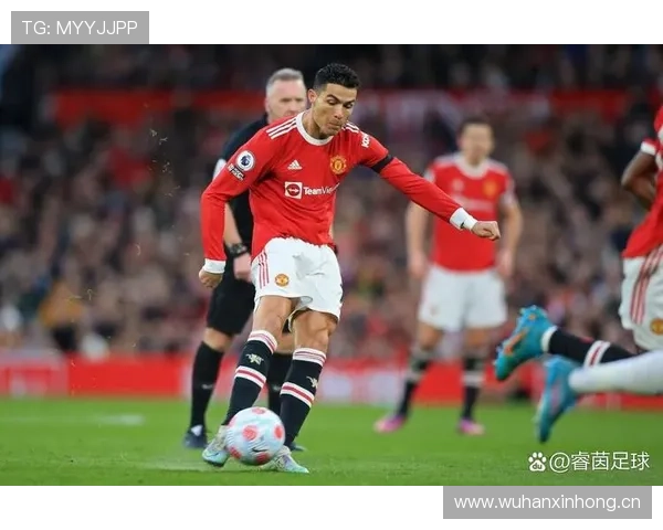 曼联进攻瘫痪问题根源在中场推进断链,对赛季进攻效率造成制约 曼联进攻瘫痪问题根源在中场推进断链,对赛季进攻效率造成制约