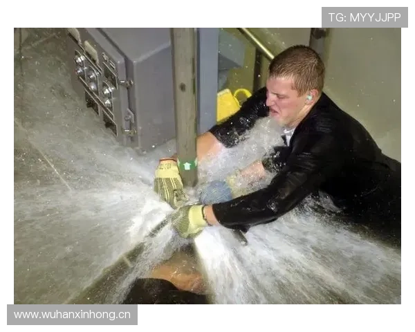 德约训练馆里连开水都讲究得像五星餐厅，普通人感觉自己是自来水桶一样惨