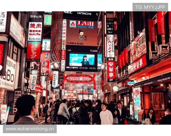 居然听说吴向东休息日开了家潮牌店？这反差有点大啊！