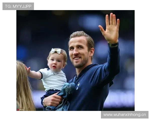 哈里·凯恩赛后抱娃那一瞬间超暖，可那块表一闪我只想哭