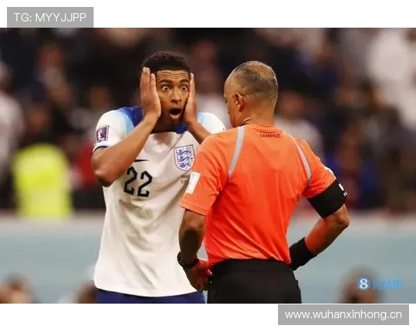 贝林厄姆背着的那只包比我一个月房租还贵，路人看了都无言了